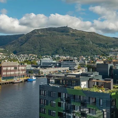 I Topp Etasje Med Flott Stor Felles Takterrasse